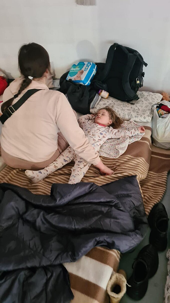 Erschöpfte Flüchtlinge Ukraine